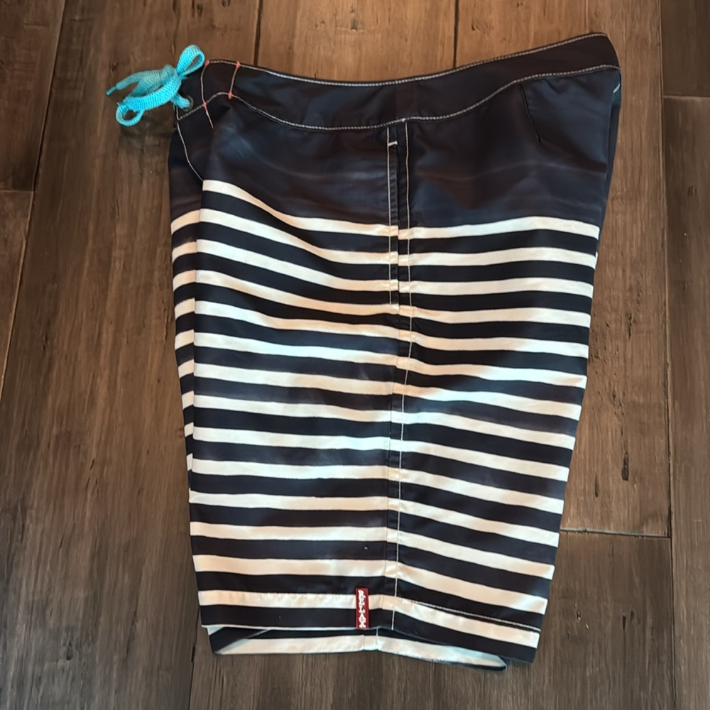 Tommy Bahama Board Shorts Swim Suit Dark Blue Ombre with White Stripes Size 32